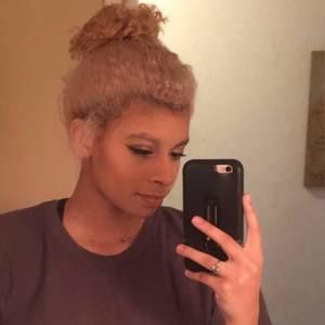 Meet your Posher, Iris